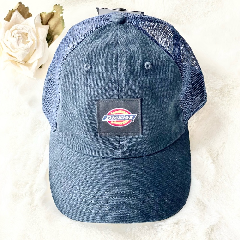 New with tags DICKIES NAVY BLUE HAT w/ logo. MESH backing . Adjustable #dickies